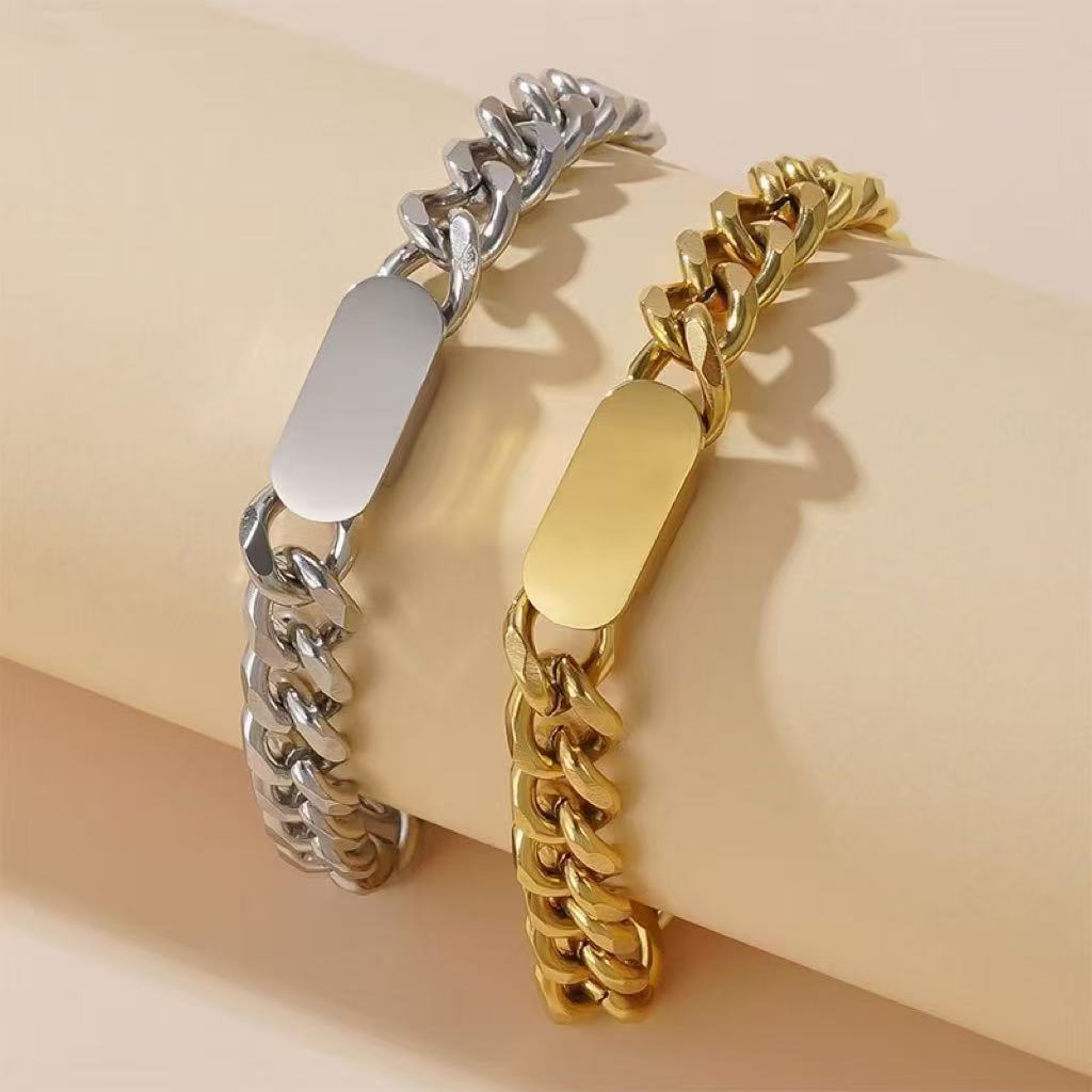 Bracelet Engraved with Birth Flower and Constellation
